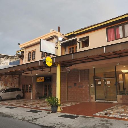 Spot On 2358 Aster Homestay Melati Экстерьер фото
