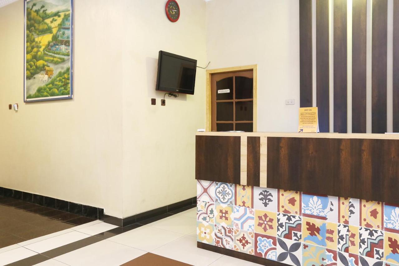 Spot On 2358 Aster Homestay Melati Экстерьер фото