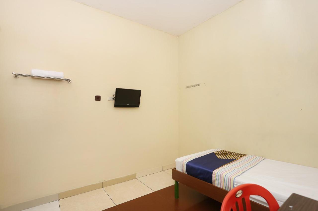 Spot On 2358 Aster Homestay Melati Экстерьер фото