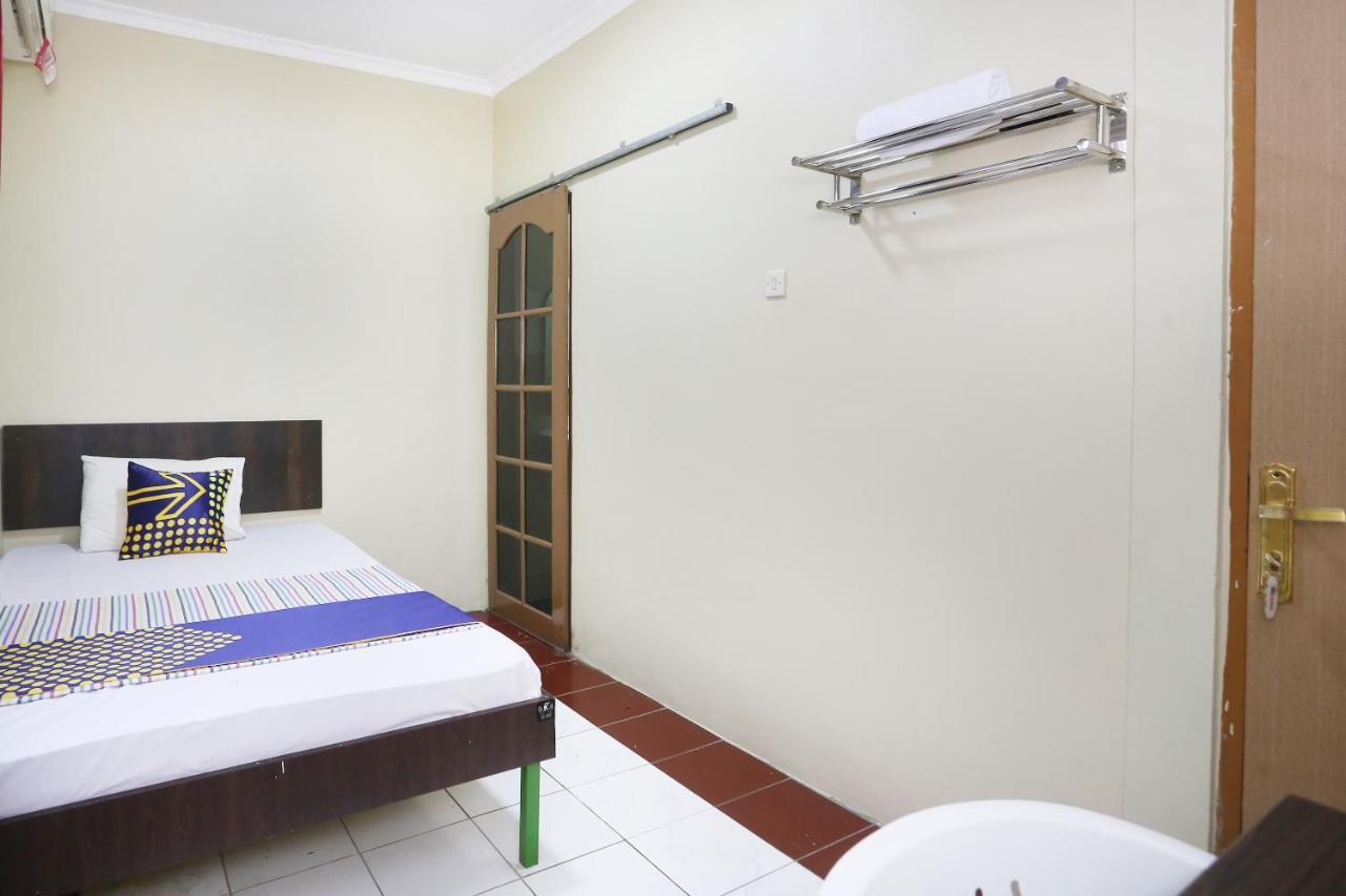 Spot On 2358 Aster Homestay Melati Экстерьер фото