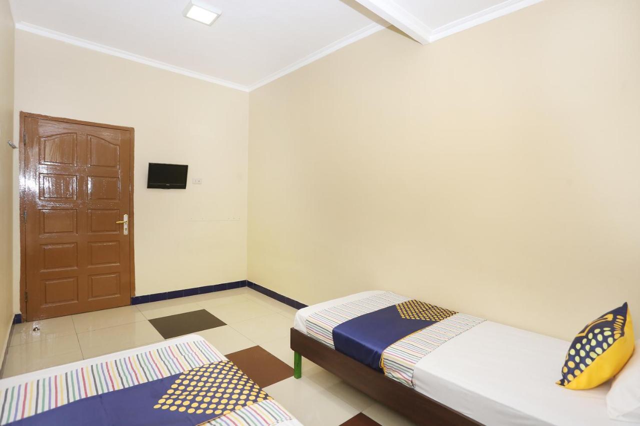 Spot On 2358 Aster Homestay Melati Экстерьер фото