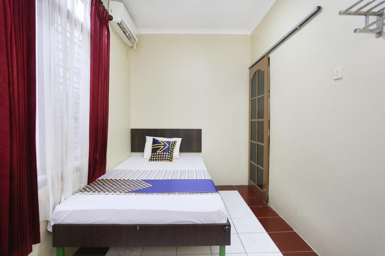 Spot On 2358 Aster Homestay Melati Экстерьер фото