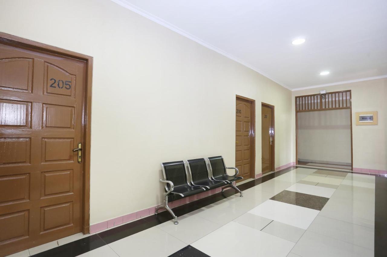 Spot On 2358 Aster Homestay Melati Экстерьер фото